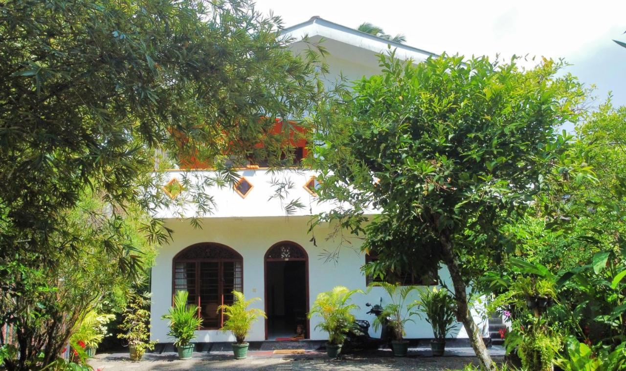Mali Guest House Хиккадува Экстерьер фото