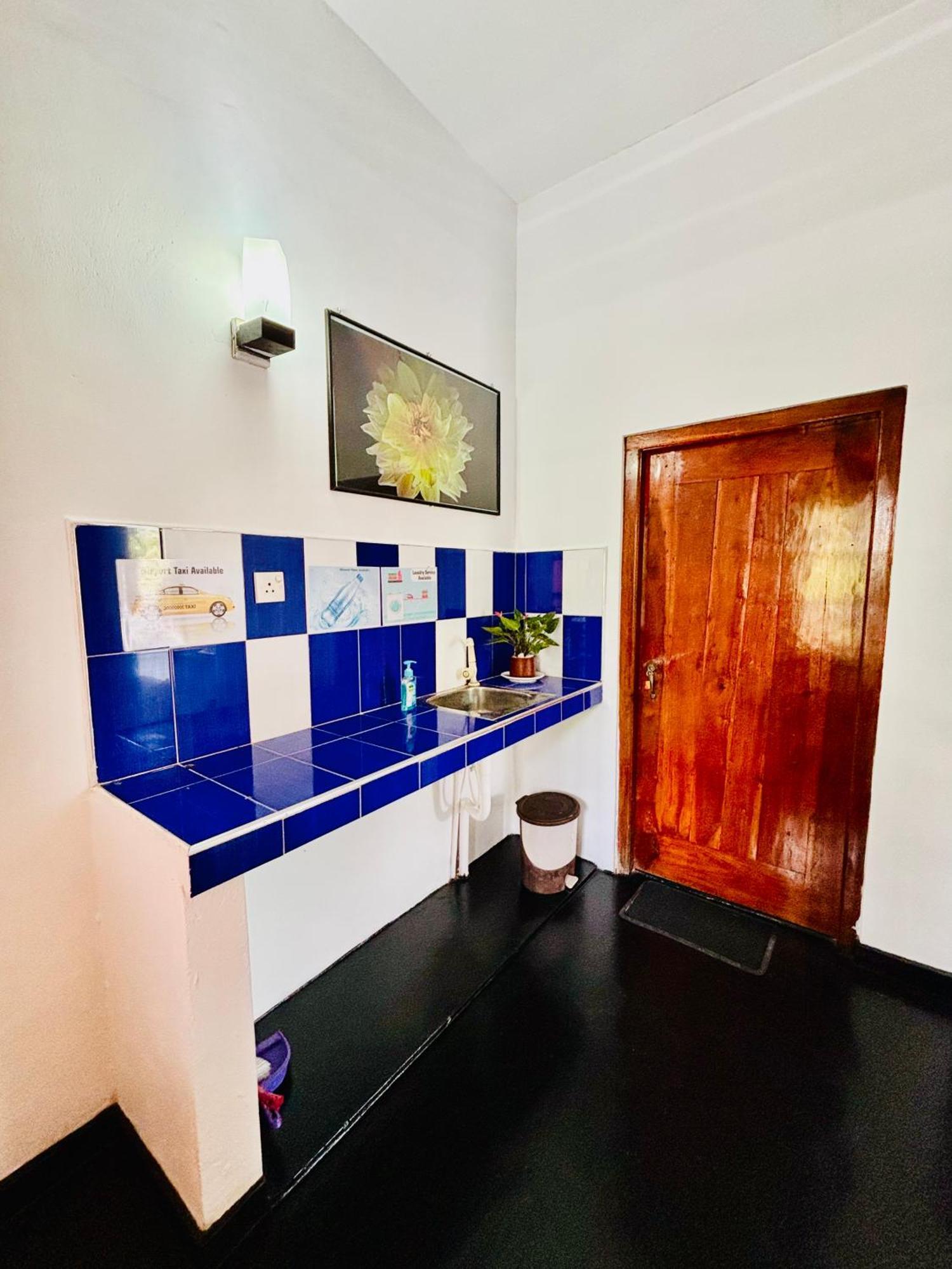 Mali Guest House Хиккадува Экстерьер фото