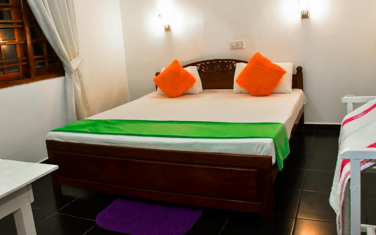 Mali Guest House Хиккадува Экстерьер фото