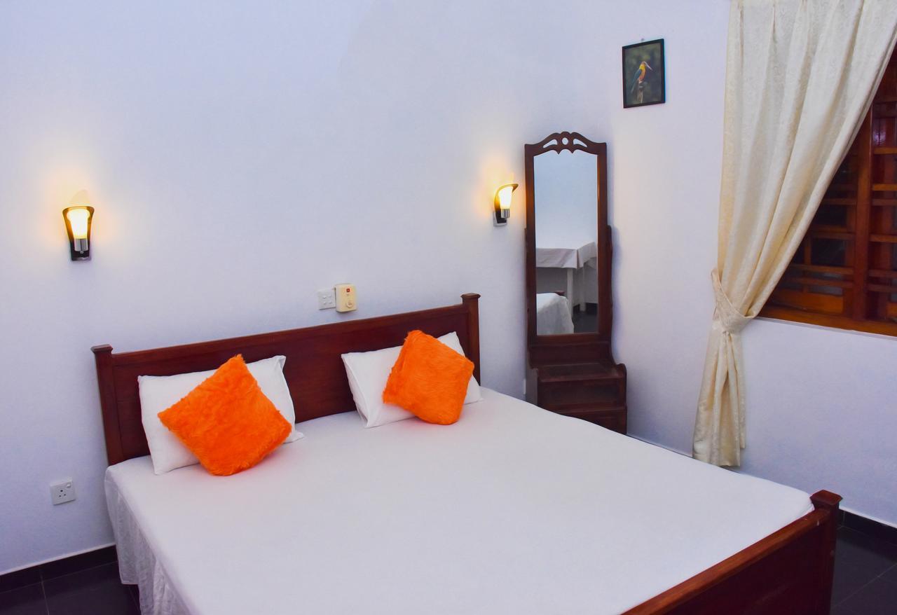 Mali Guest House Хиккадува Экстерьер фото