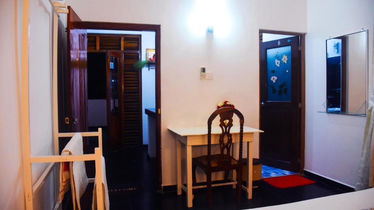 Mali Guest House Хиккадува Экстерьер фото